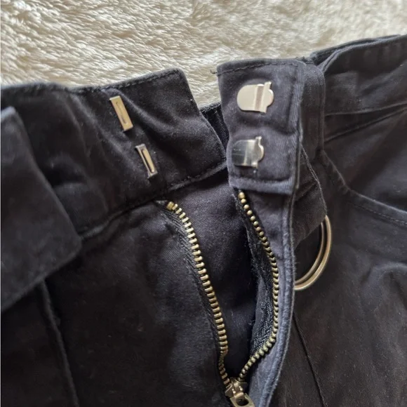 Hollister Ultra High Rise Belted Mom Short 3" - Picture 5 of 9